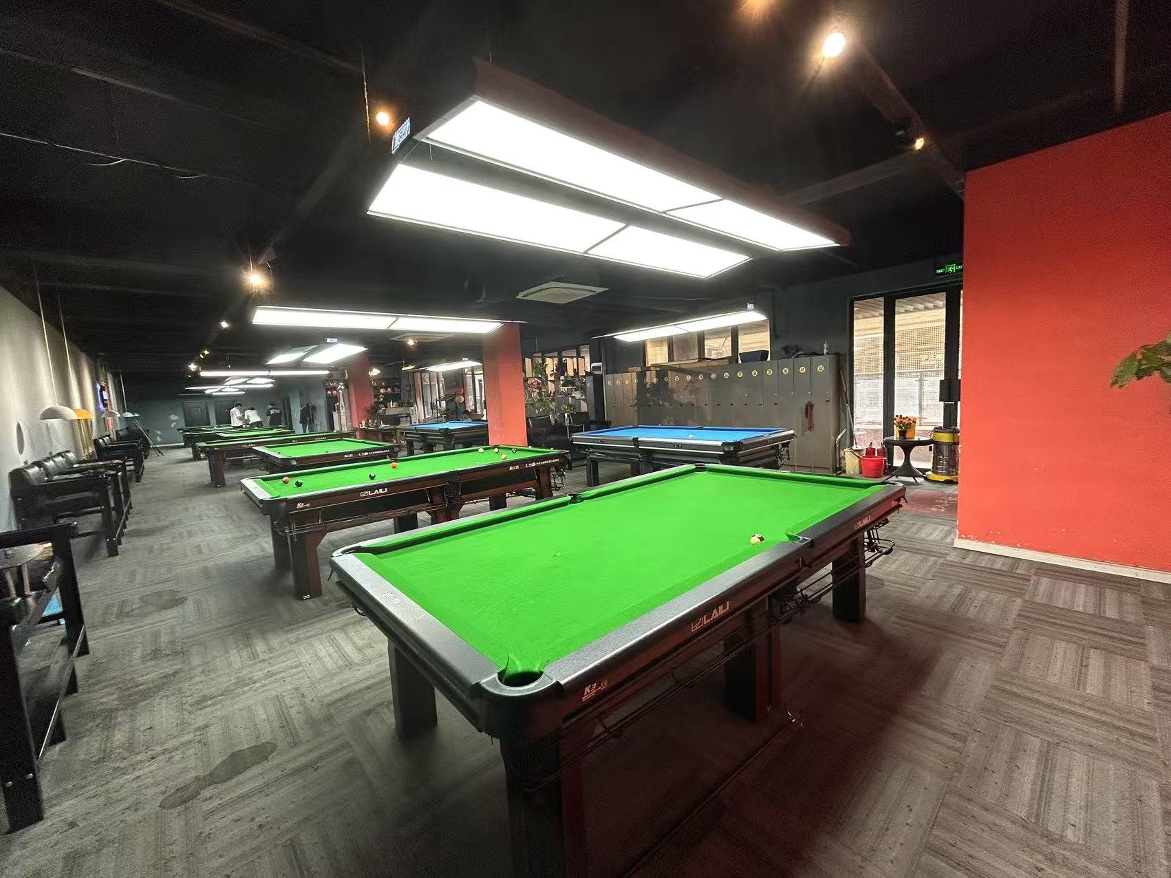 国购一号门二楼630平台球室