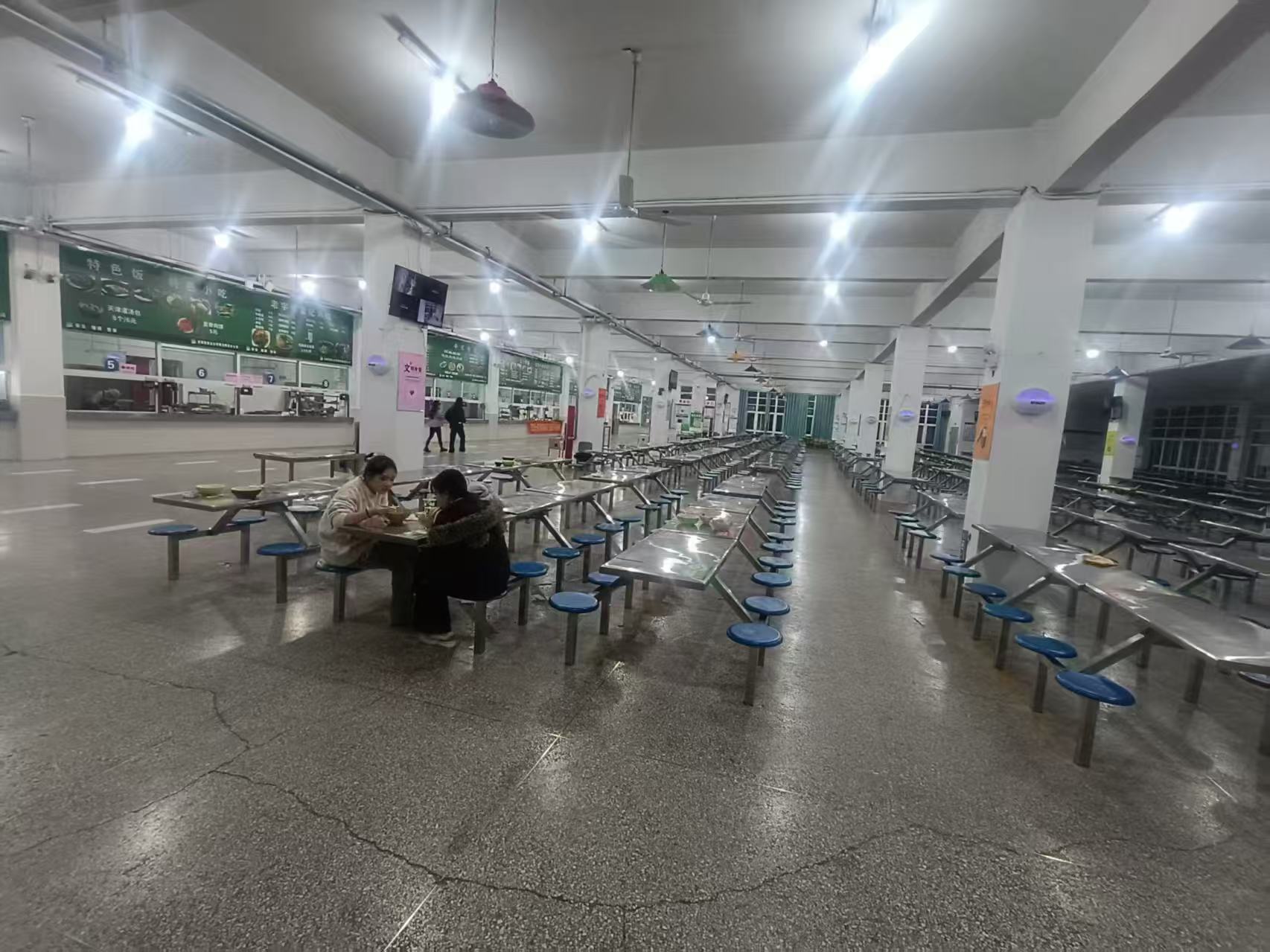 逸夫师范学校一楼档口麦香馅饼