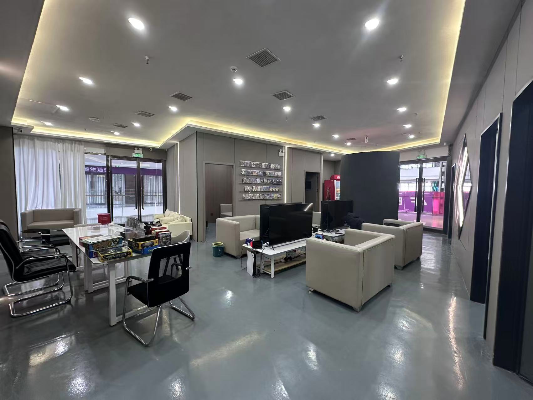 苏宁商场内4楼200平游戏厅