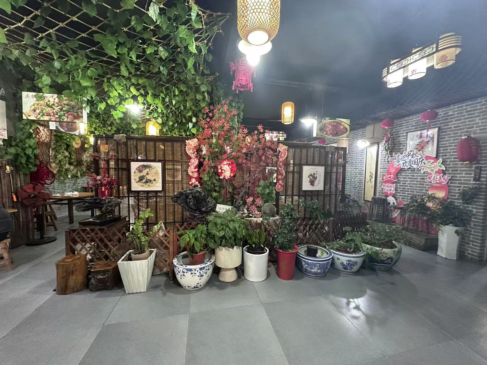 新都市华庭纯一楼600平餐饮店出租