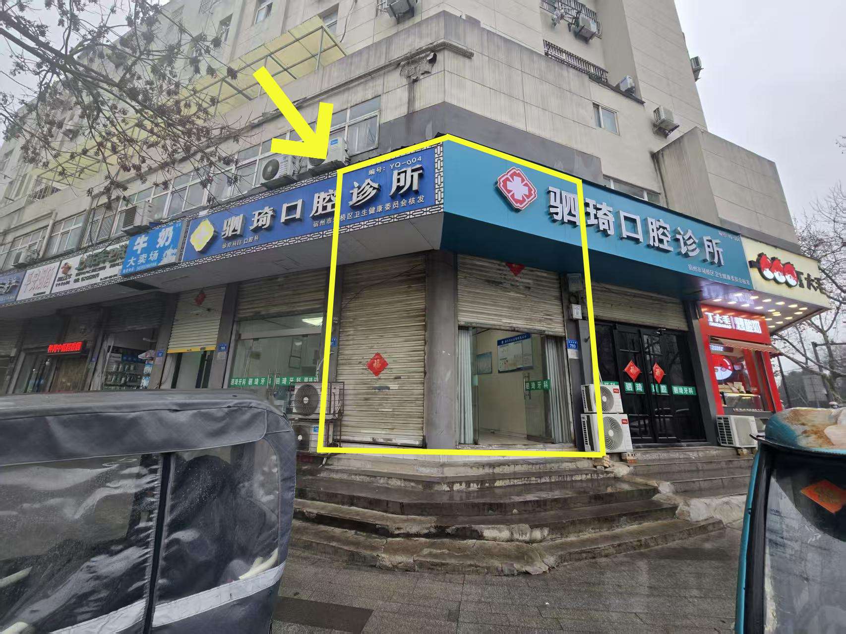 老雪峰小学西路口拐角铺18平出租